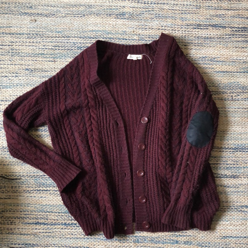 Cable knit cardigan. M